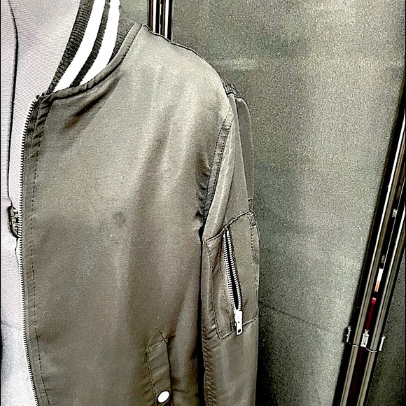 B SWEET Clothing Co women’s black bomber jacket size L NWOT never used - Picture 12 of 16